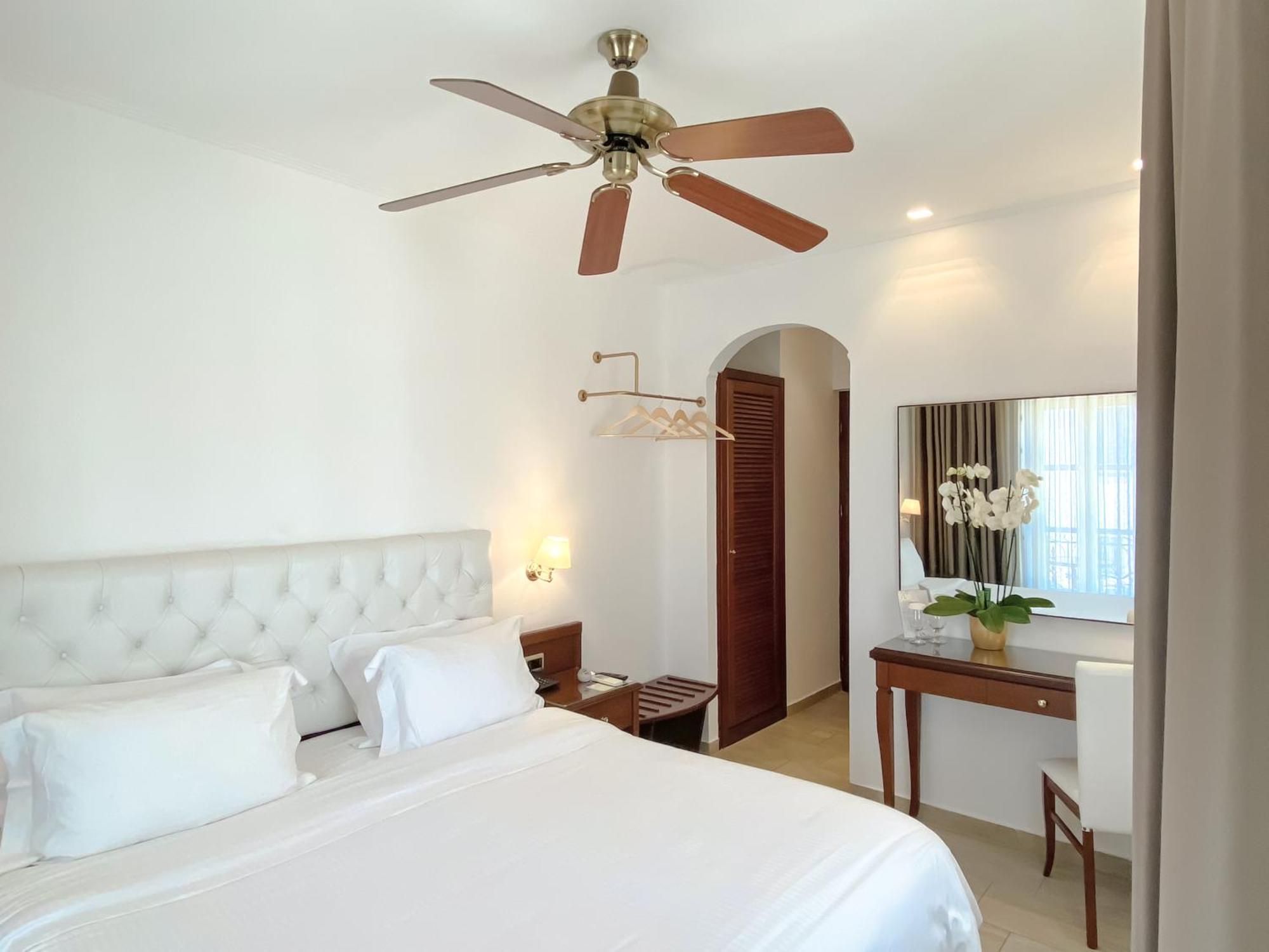 Armata Boutique Hotel Spetses Town Exterior photo